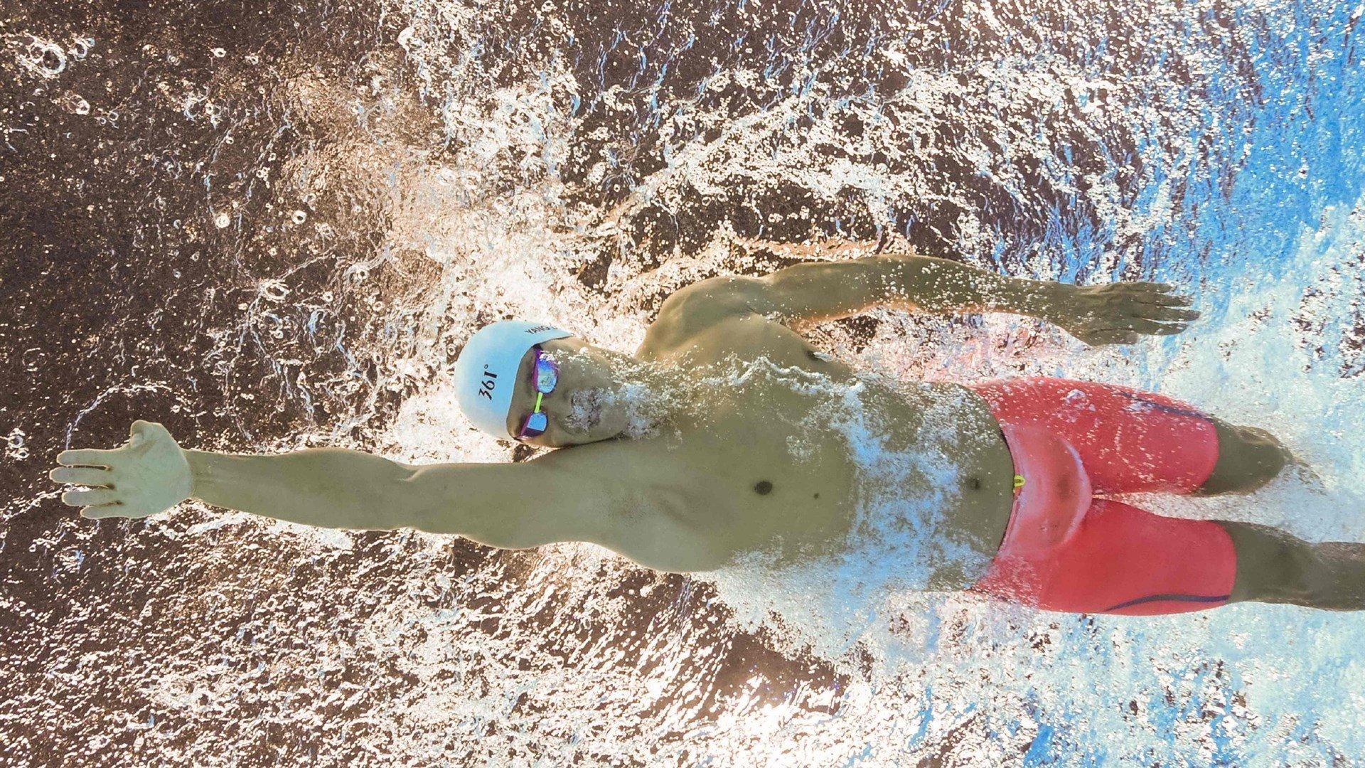 潘展乐勇夺游泳世锦赛金牌 创亚洲新纪录