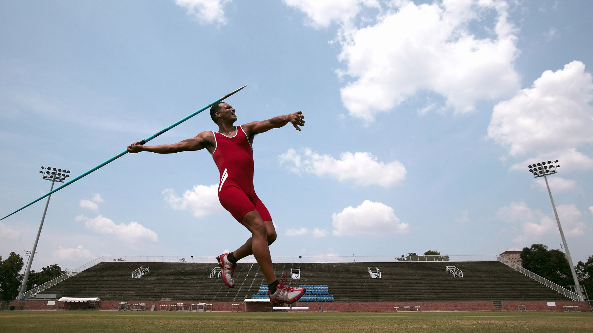传奇谢幕，足球巨星李明荣耀退役仪式感动全场