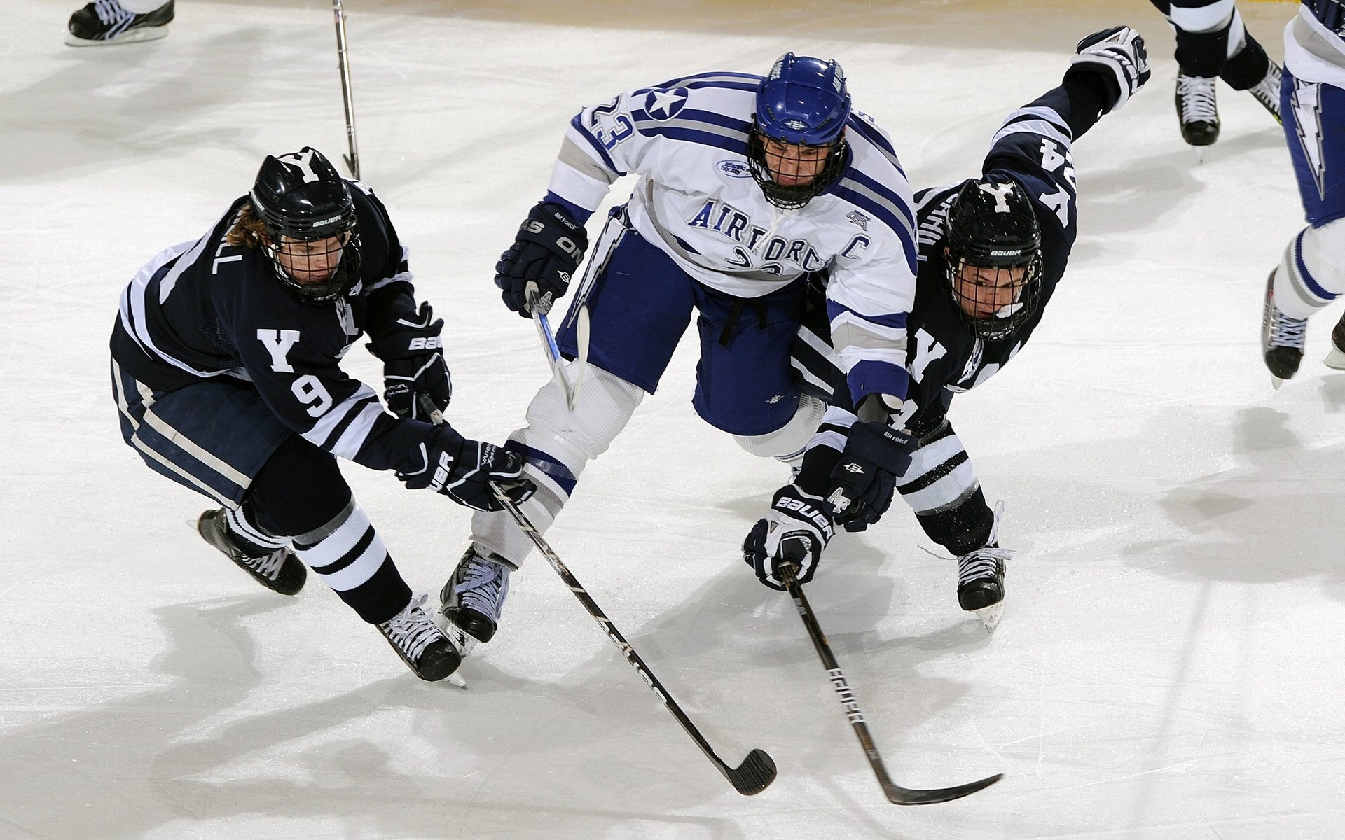 英超争冠白热化，曼城、阿森纳、利物浦上演